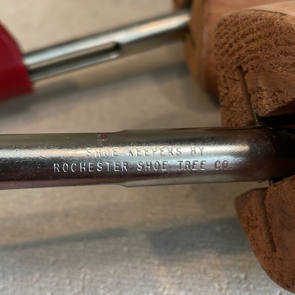 Vintage Florsheim Shoe Keeper Travel Tree Rochester Shoe Tree Split Toe #4 Cedar - Picture 6 of 6